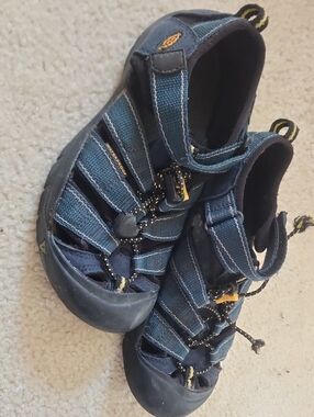 Sz 3 KEEN Newport H2 Kids Navy Blue Closed-Toe Waterproof Hiking Sandals